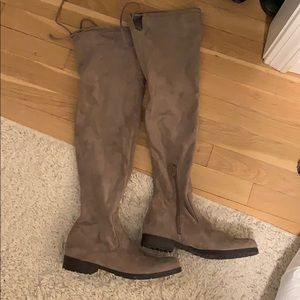 Unisa size 8 over the knee boots